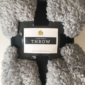 Cozy throw blanket